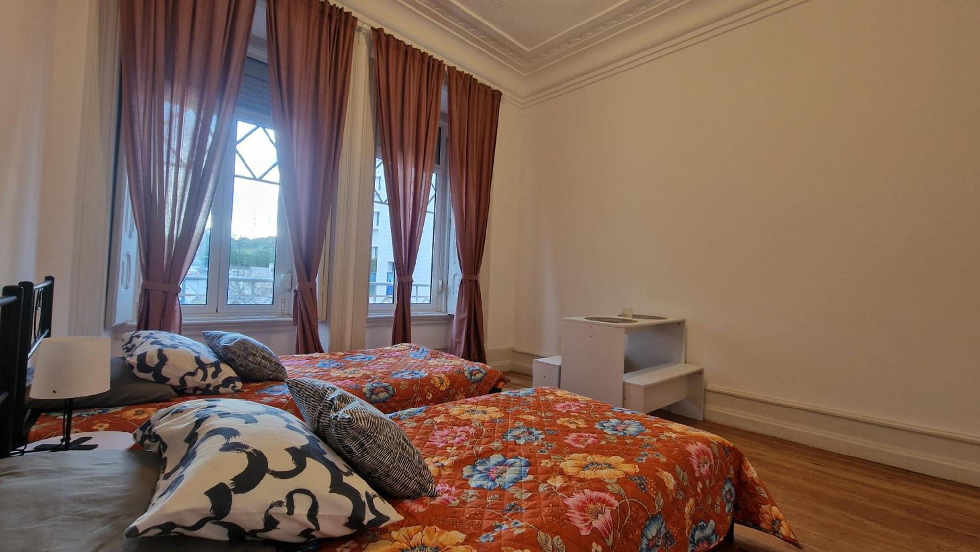 Guest house Mini Host In *