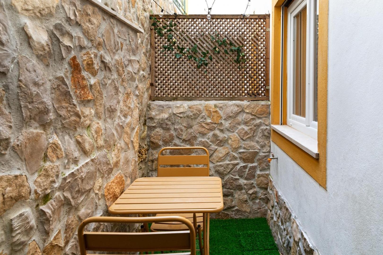 Apartamento 2-bed With A Charming Terrace At Intendente Lisboa