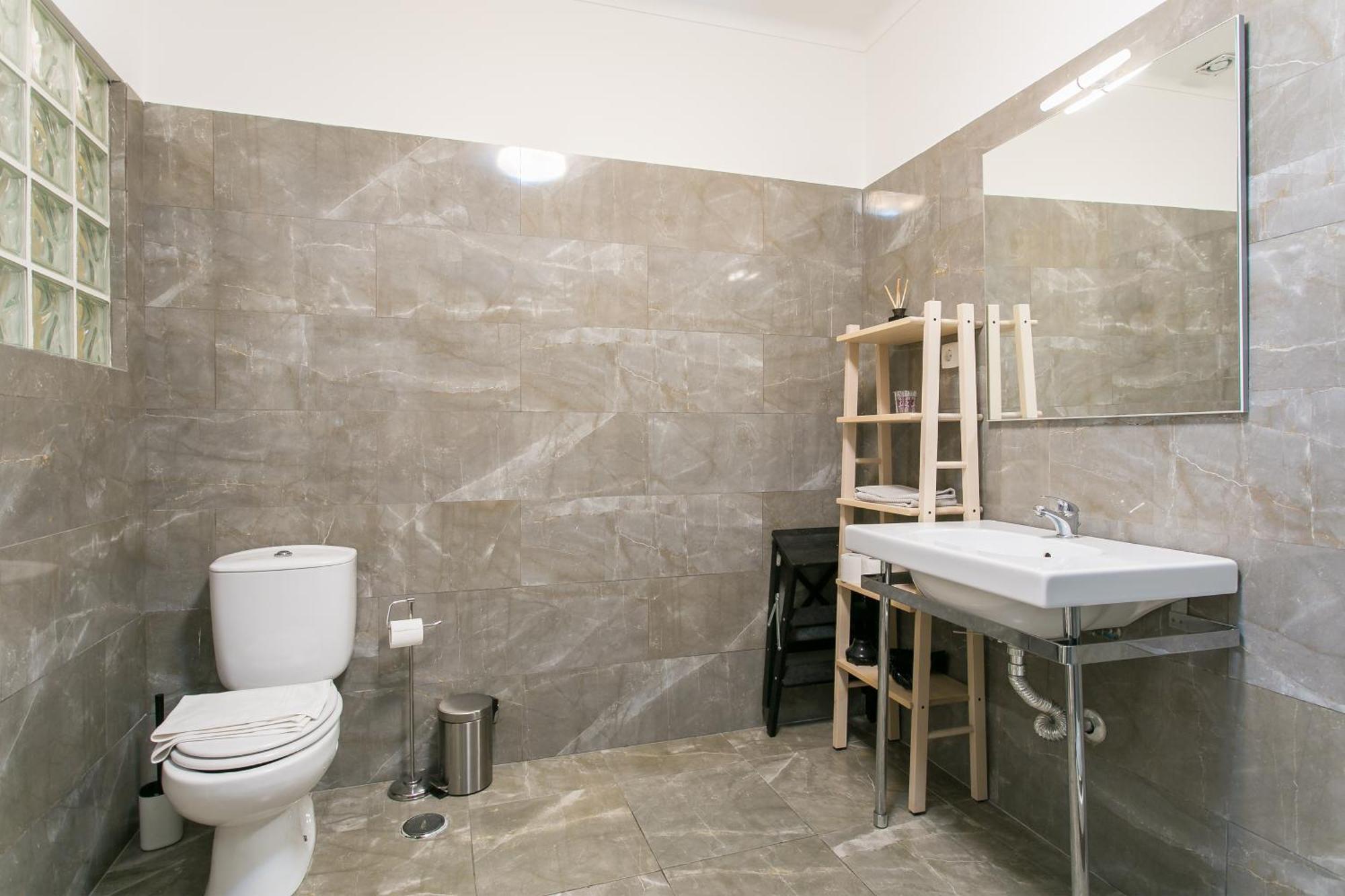 Spacious&bright 2 Bedroom Apartment, Historical Center, Madragoa Lisboa