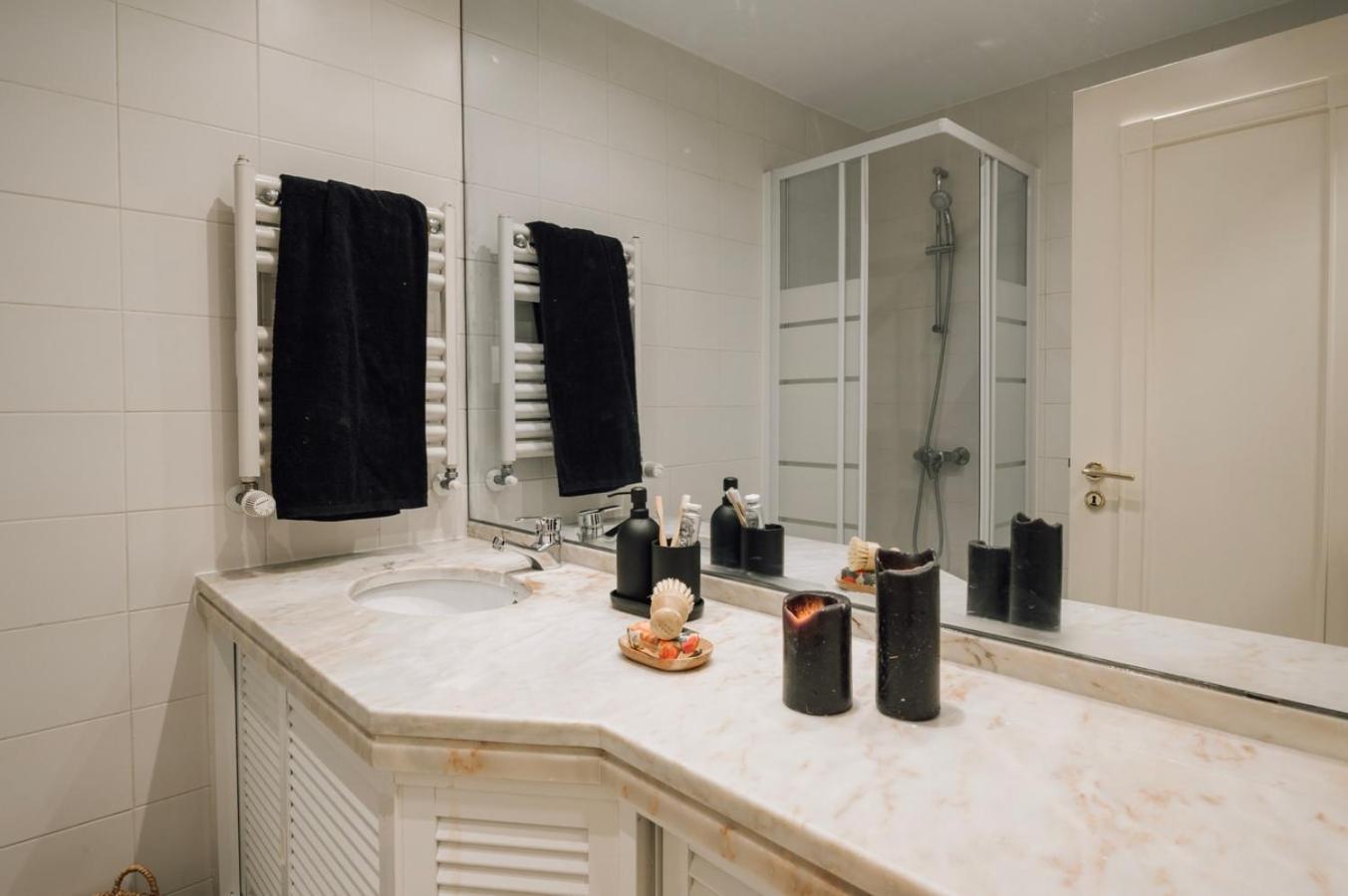 Azzurra - 2 Bedrooms And Parking In Avenidas Novas Apartamento Lisboa