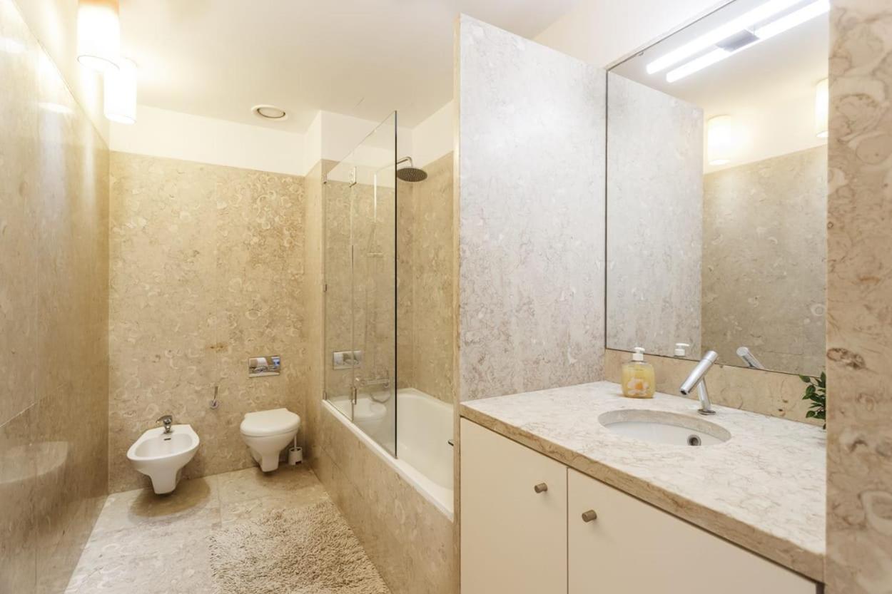 Habitación en casa particular Bedooms With Shared Bathroom In In Historic Largo Do Carmo *