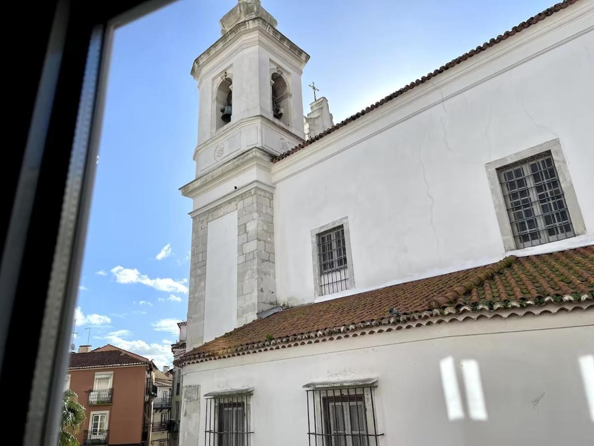 Alfama Typical By Hosty *