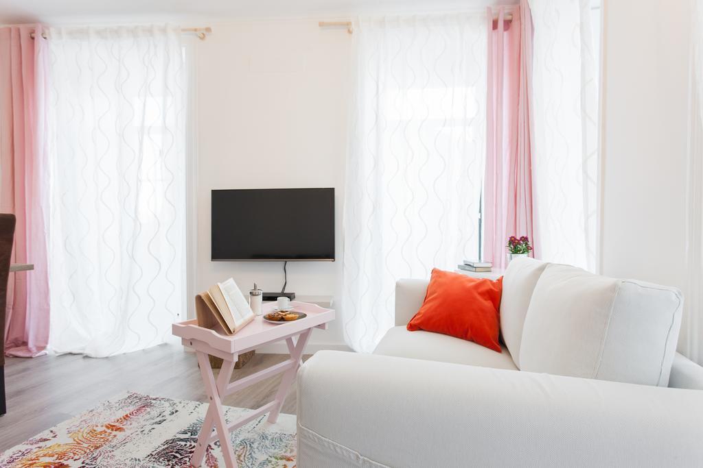 White Tiles In Center Apartamento *