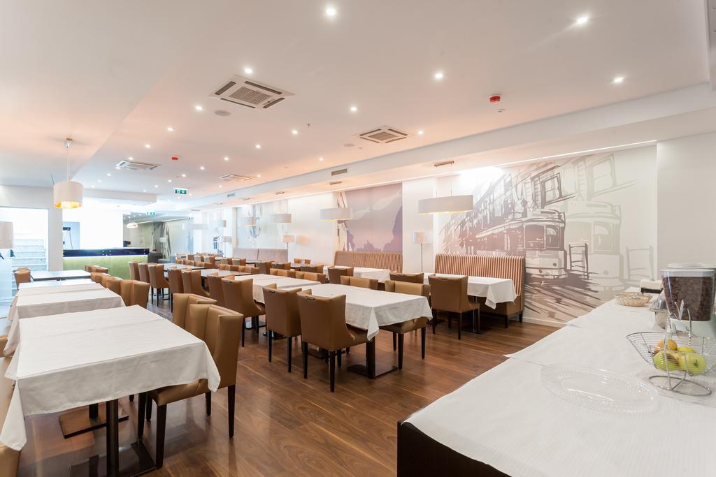 Capital Hotel *