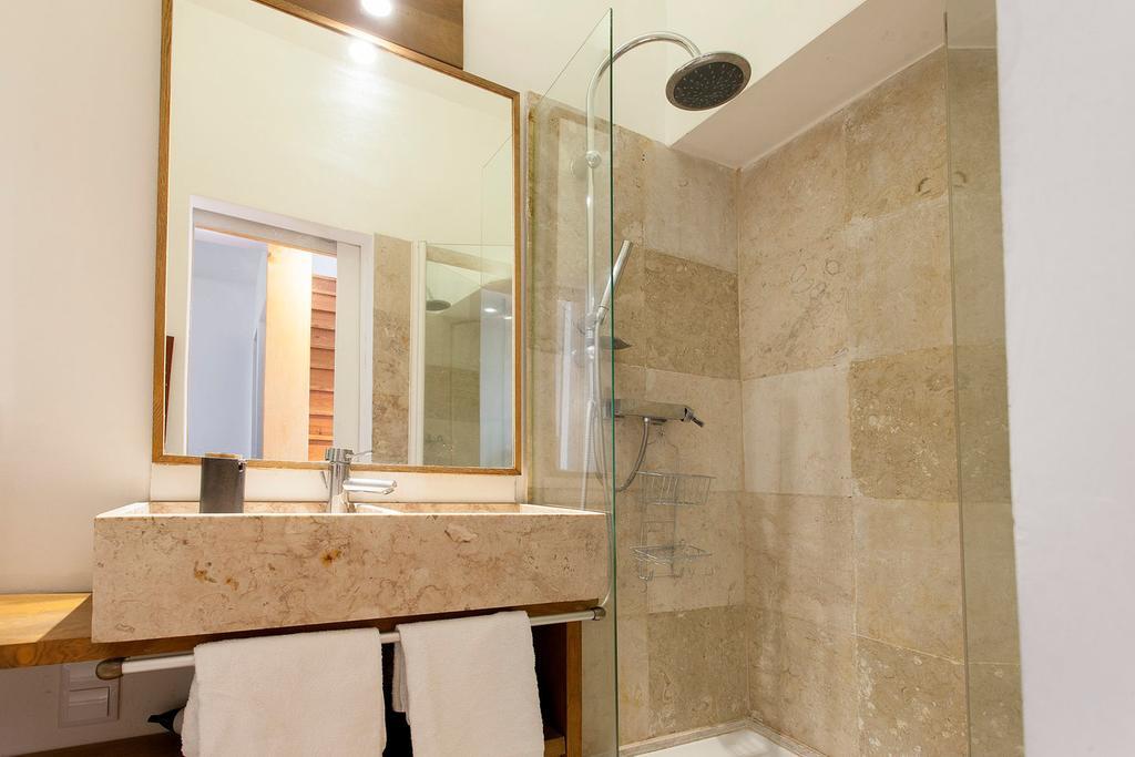 Apartamento Central, Charming, Quiet, Garden And Parking *