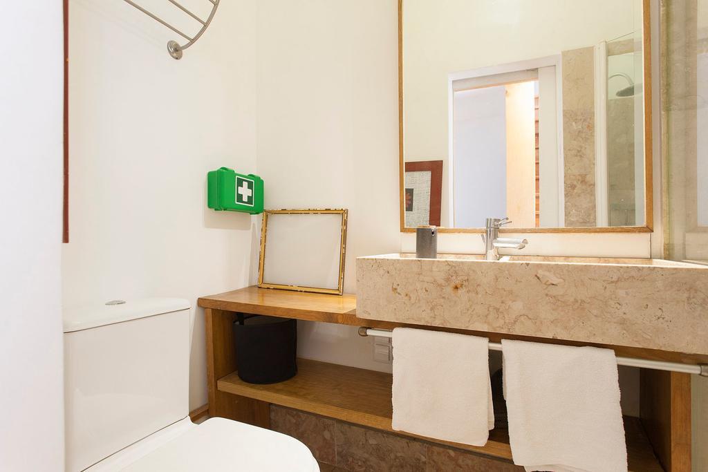 Central, Charming, Quiet, Garden And Parking Apartamento