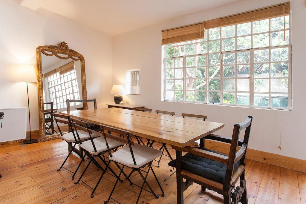 Central, Charming, Quiet, Garden And Parking Apartamento