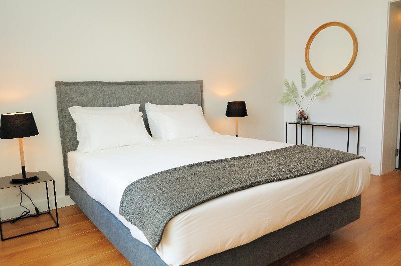 Serviced - Avenida Apartment