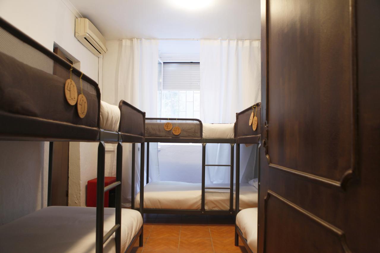 Avenida Hostal *