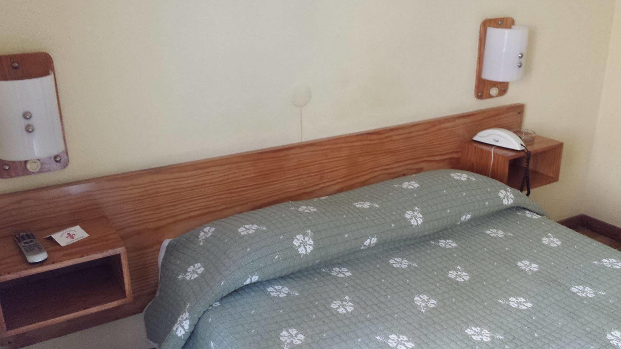 Pensao Residencial Flor Dos Cavaleiros Guest house 2*
