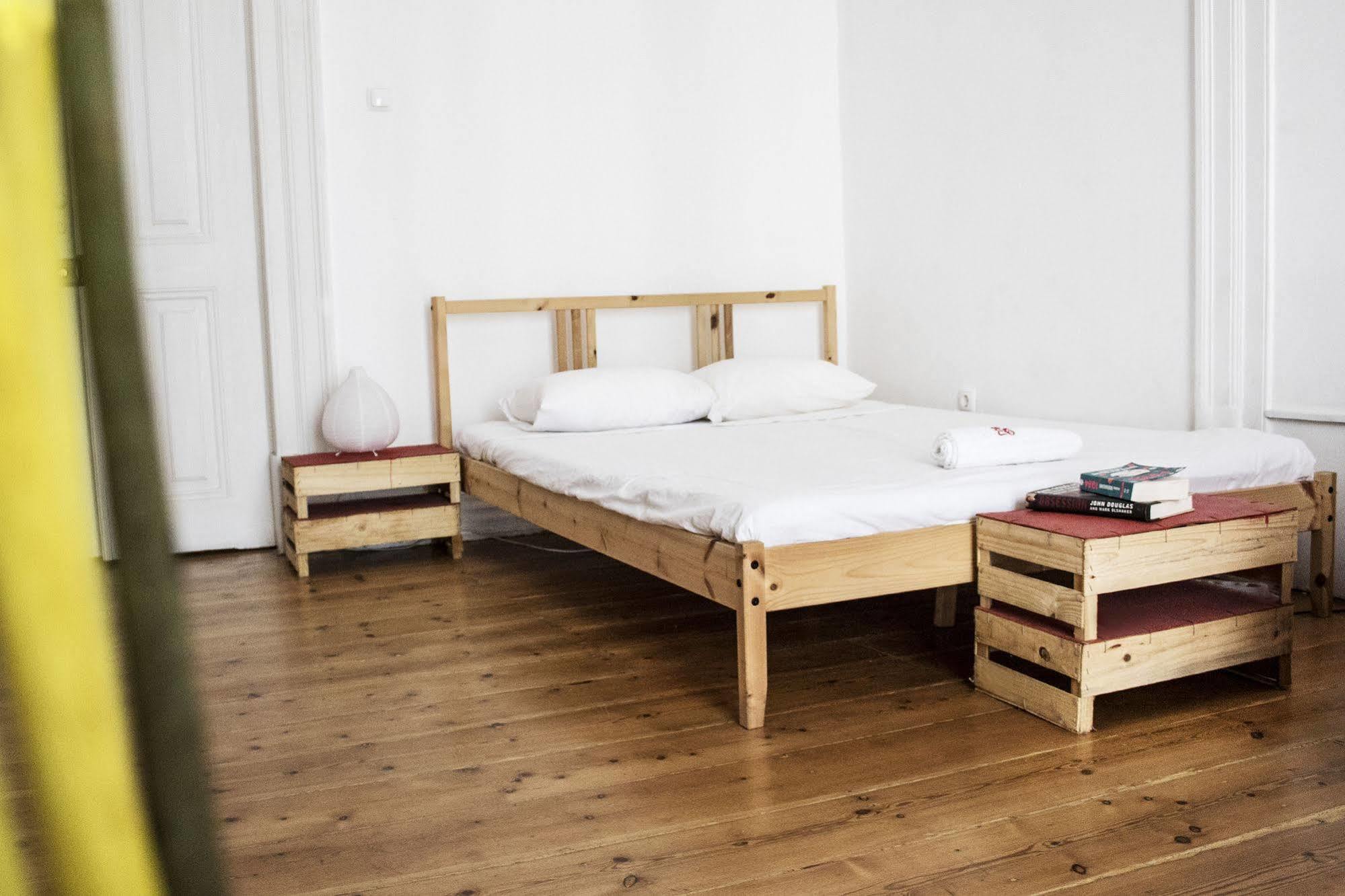 Locals & Hostal Lisboa
