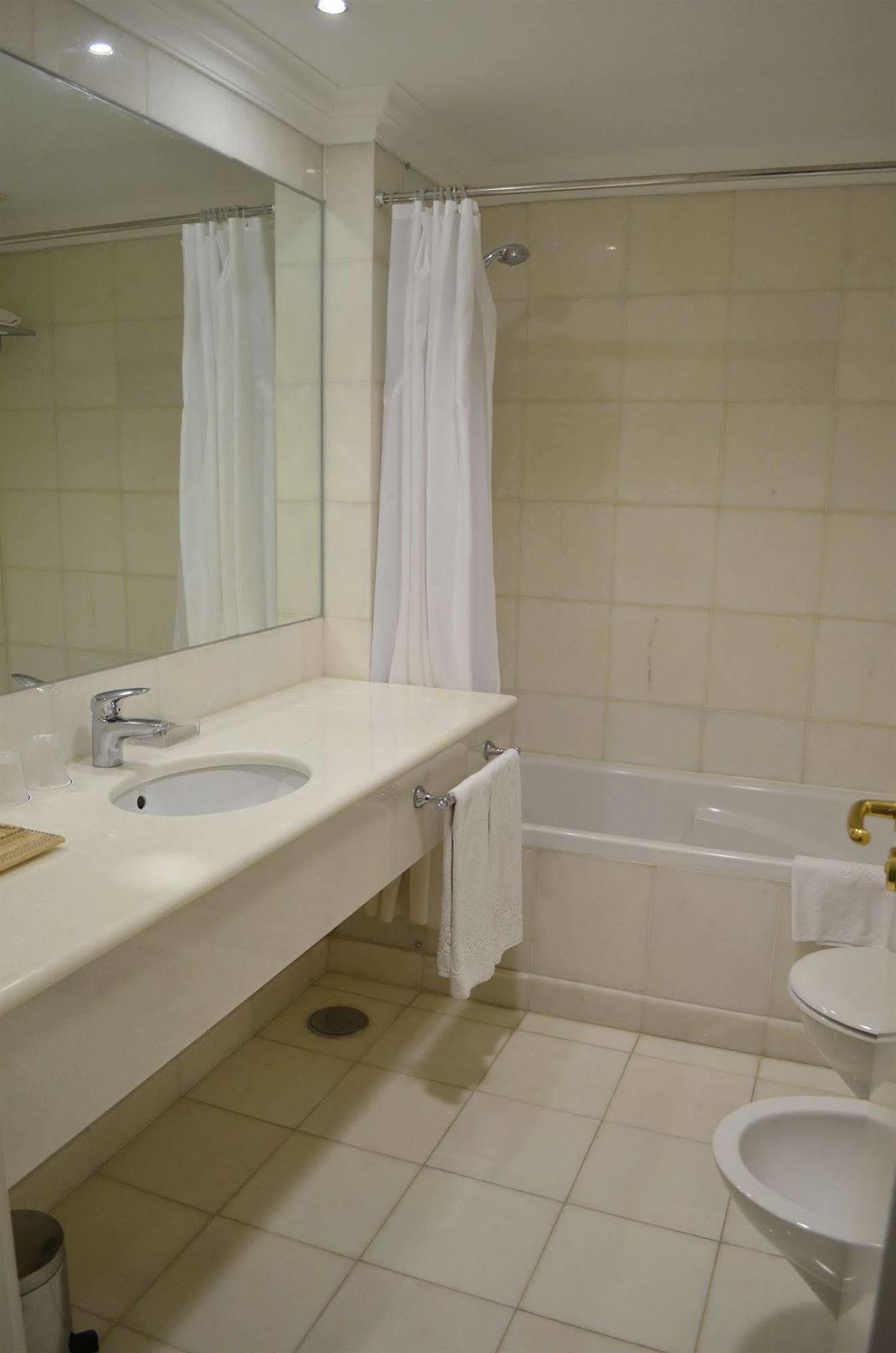 Olissippo Castelo Hotel 4*