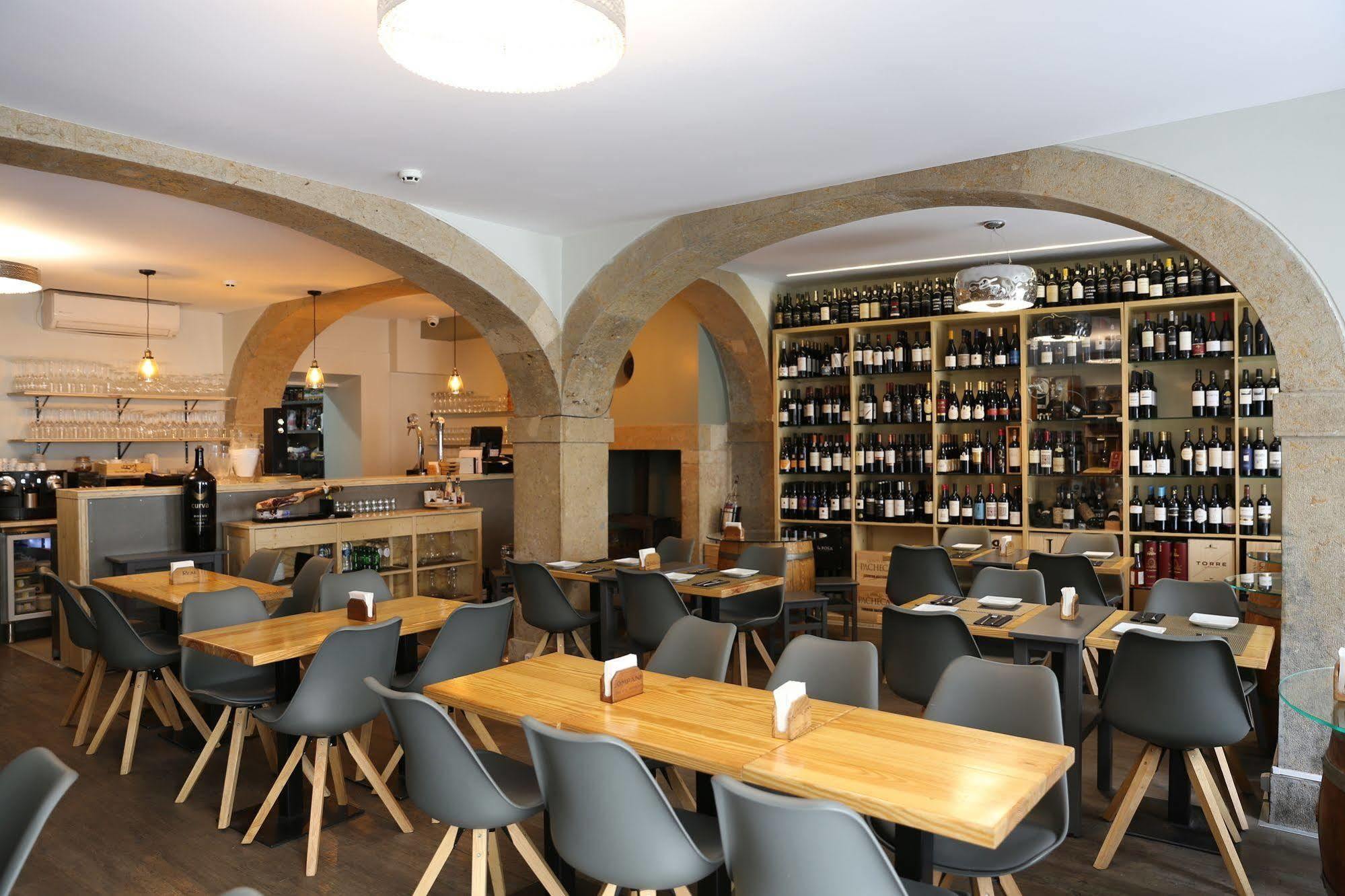 G&b - And Wines Hostal