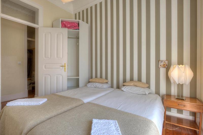 Angola 1 - 6 Bedrooms Lisboa