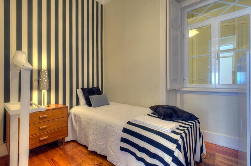 Angola 1 - 6 Bedrooms Apartamento *