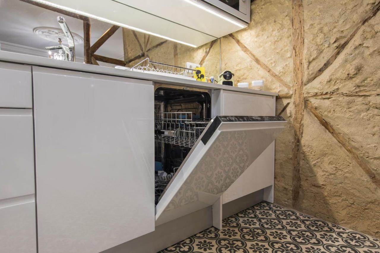 Lovelystay - Vintage Flat Near Santa Justa Elevator! Lisboa