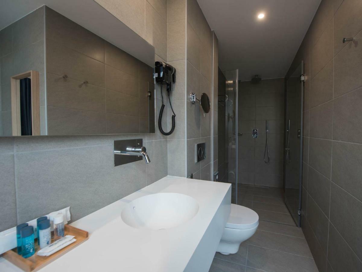 Room00 Hostal