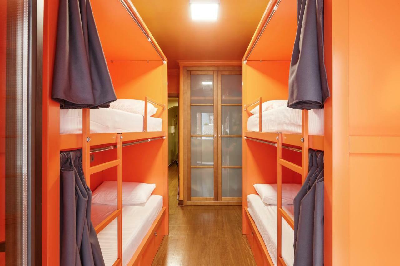 Huux Hostal *