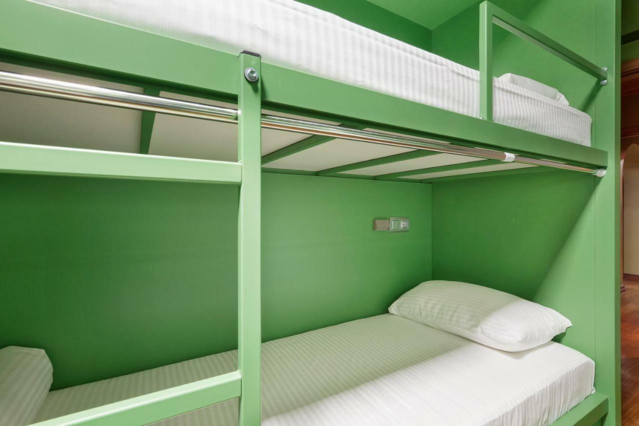 Huux Hostal *