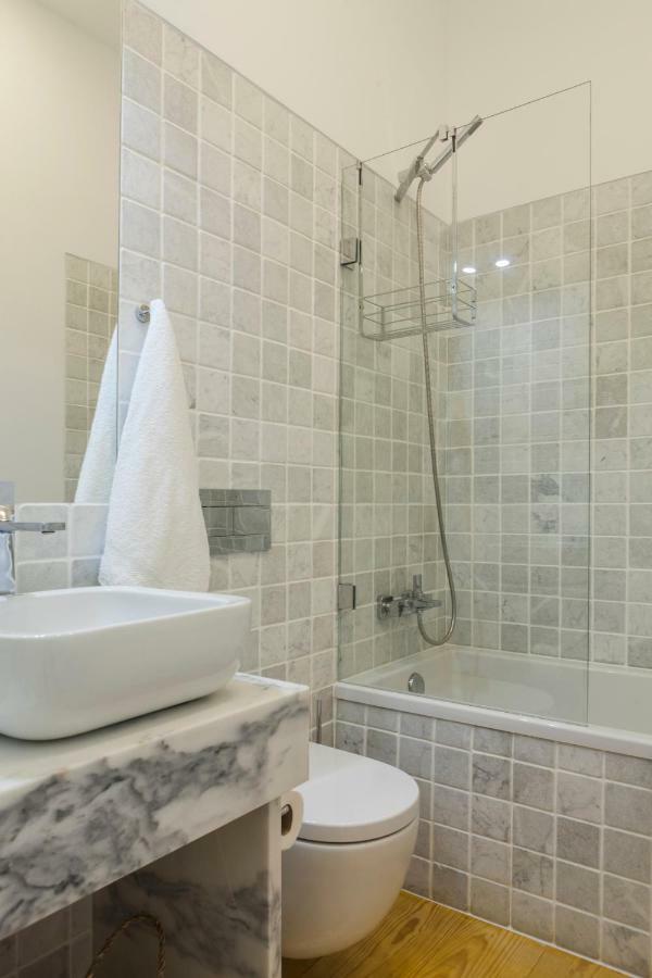 Breath-taking River & View Stunning 3 Bedrooms & 3 Bathrooms With Ac Alfama Castle District 1st Floor Apartamento