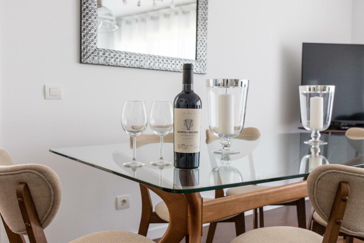 Charming With Balcony & Pool Apartamento