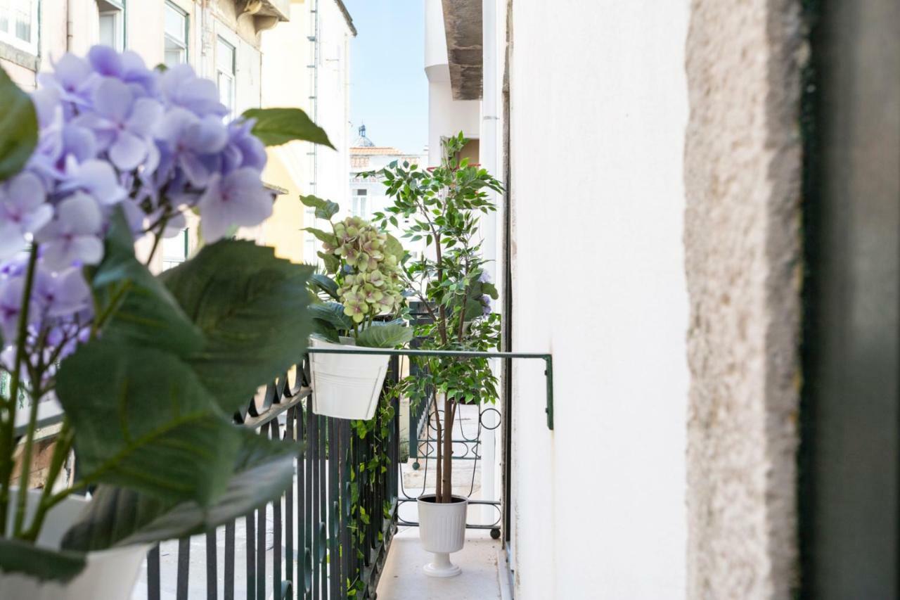 Apartamento Altido Chic 1br Apt With Balcony Close By Graca Viewpoint And Tram Stops Lisboa