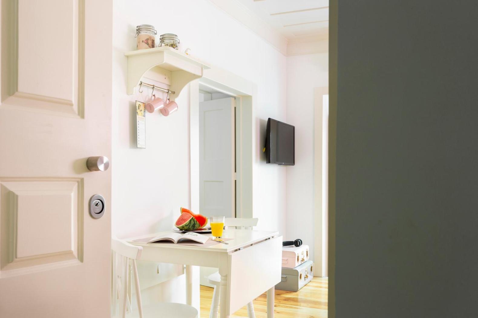 Altido Chic 1br Apt With Balcony Close By Graca Viewpoint And Tram Stops Apartamento Lisboa