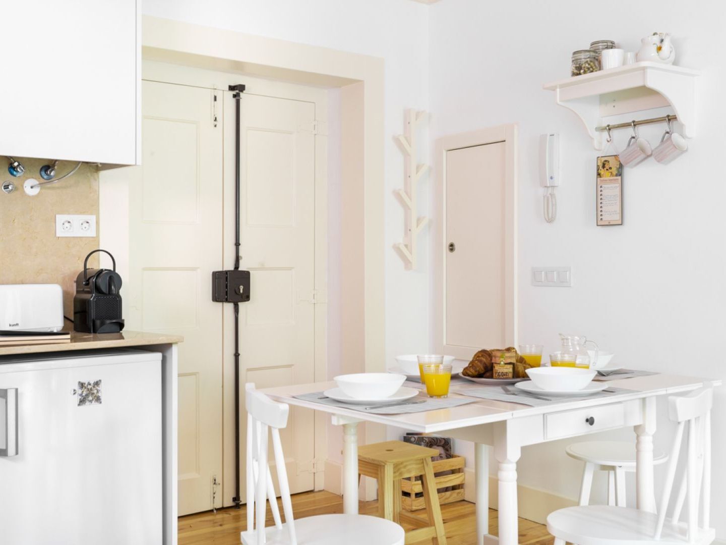 Altido Chic 1br Apt With Balcony Close By Graca Viewpoint And Tram Stops