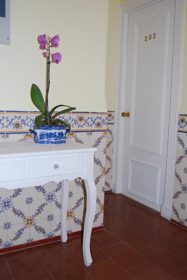 Guest house Pensao Flor Da Baixa 2*