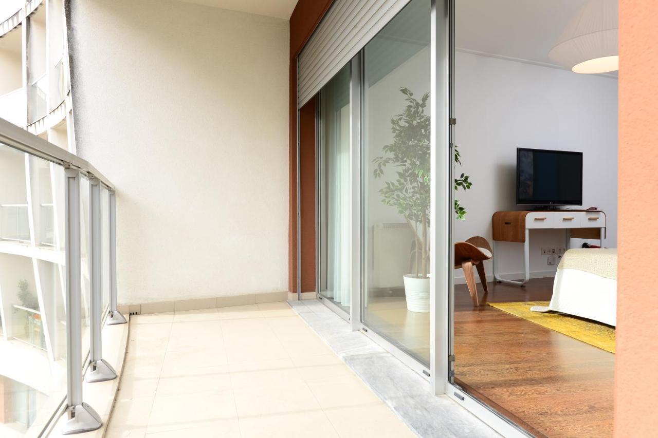 New Loft With Swimming Pool At Parque Nacoes! * Lisboa