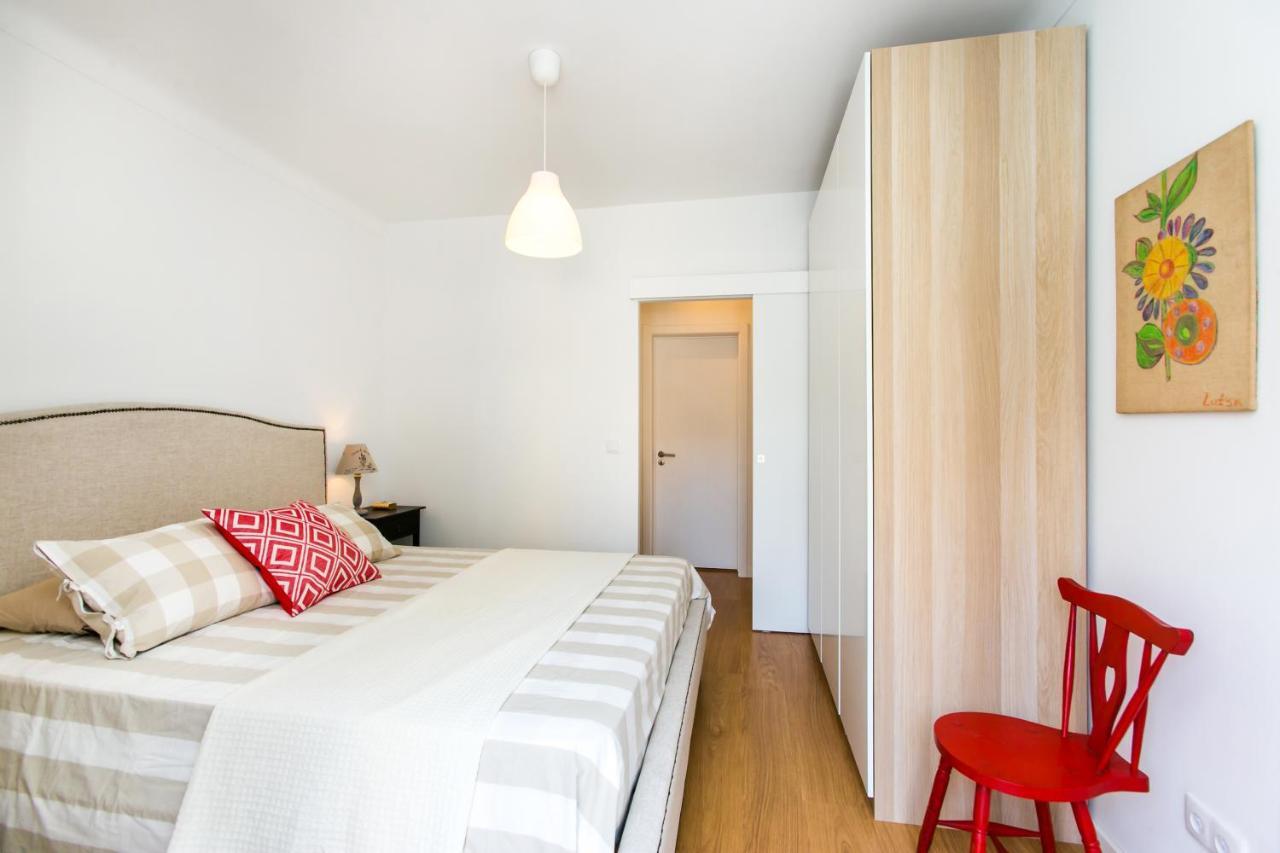 Apartment Belem! Charming 2 Bedroom W Terrace, Wifi & Free Street Parking