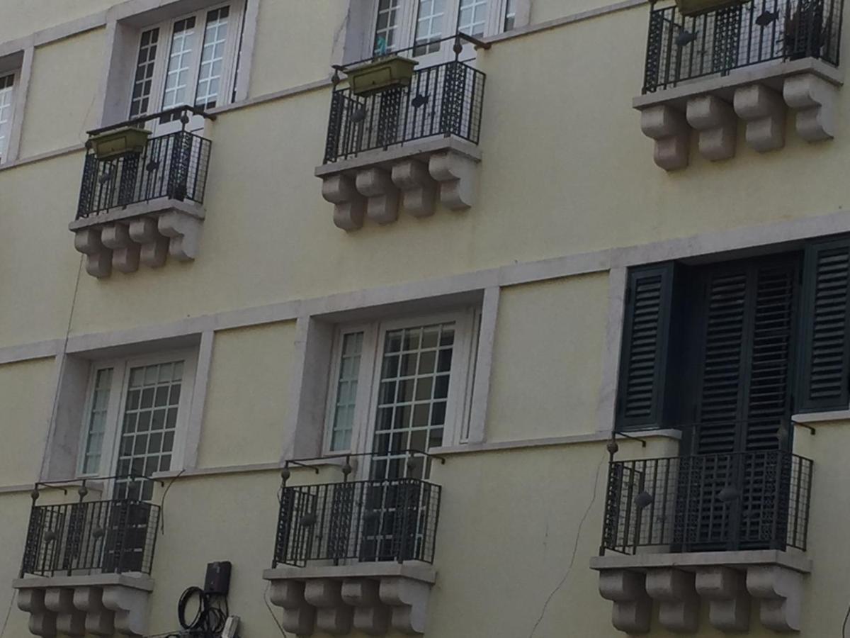 Air Lisboa- Apartamento *